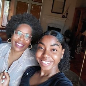 Meet your Posher, Shana